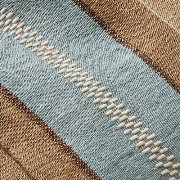 Ralph Lauren Hinsdale Linen Throw Pillow 16 x 24 -Tan / Blue MSRP - Picture 2 of 5